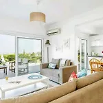 公寓 Amazing Sea View -3 Bed Ground Floor Garden 凯里尼亚