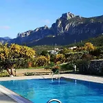 Amazing Sea View -3 Bed Ground Floor Garden * 凯里尼亚