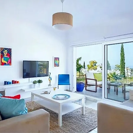 Amazing Sea View -3 Bed Ground Floor Garden شقة