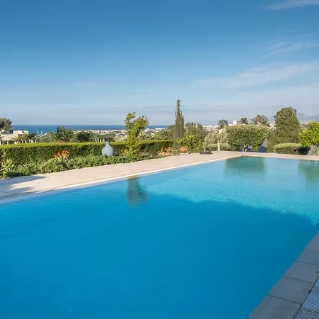 Amazing Sea View -3 Bed Ground Floor Garden 公寓 凯里尼亚