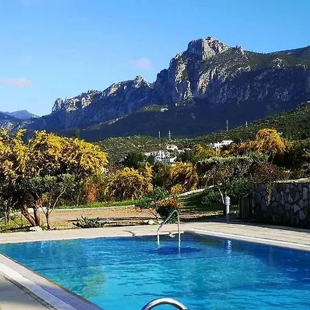 Amazing Sea View -3 Bed Ground Floor Garden * Kyrenia (Northern Cyprus)