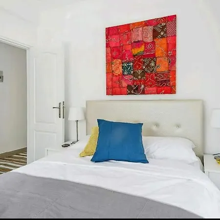 Amazing Sea View -3 Bed Ground Floor Garden * 凯里尼亚