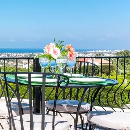 Amazing Sea View -3 Bed Ground Floor Garden Appartement