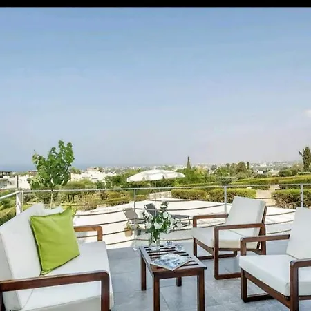 Amazing Sea View -3 Bed Ground Floor Garden شقة كيرينيا