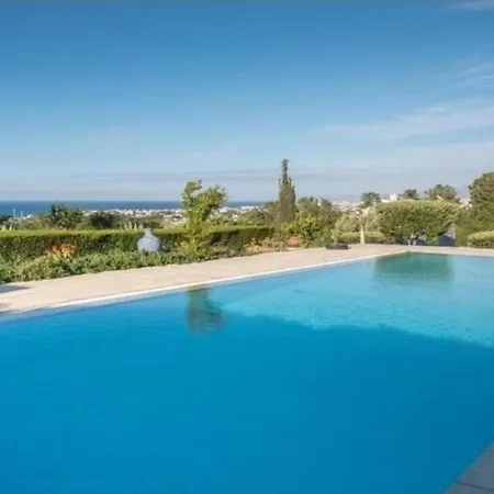 Amazing Sea View -3 Bed Ground Floor Garden Kirenia