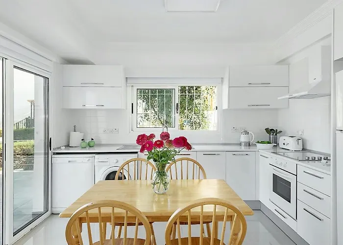 Amazing Sea View -3 Bed Ground Floor Garden Lejlighed *