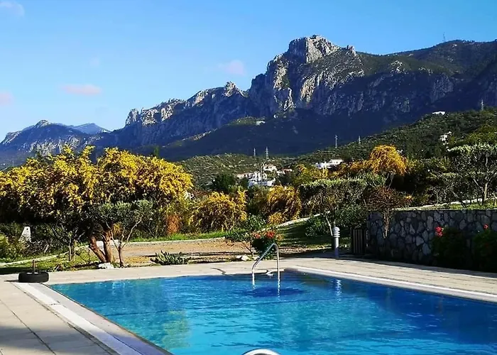 Amazing Sea View -3 Bed Ground Floor Garden * キレニア