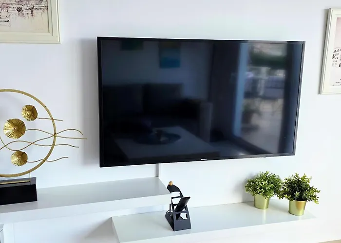 Amazing Sea View -3 Bed Ground Floor Garden * キレニア