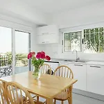 דירה Amazing Sea View -3 Bed Ground Floor Garden קיירניה